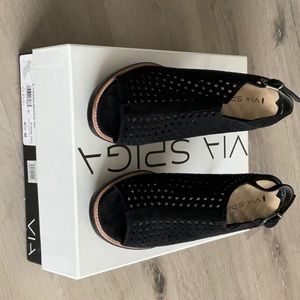 Via Spiga Suede Sandals, Black, 6.5M (v-TASA2)